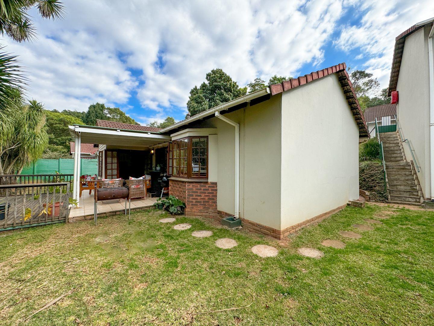 3 Bedroom Townhouse for sale in Chase Valley Heights P24114713752