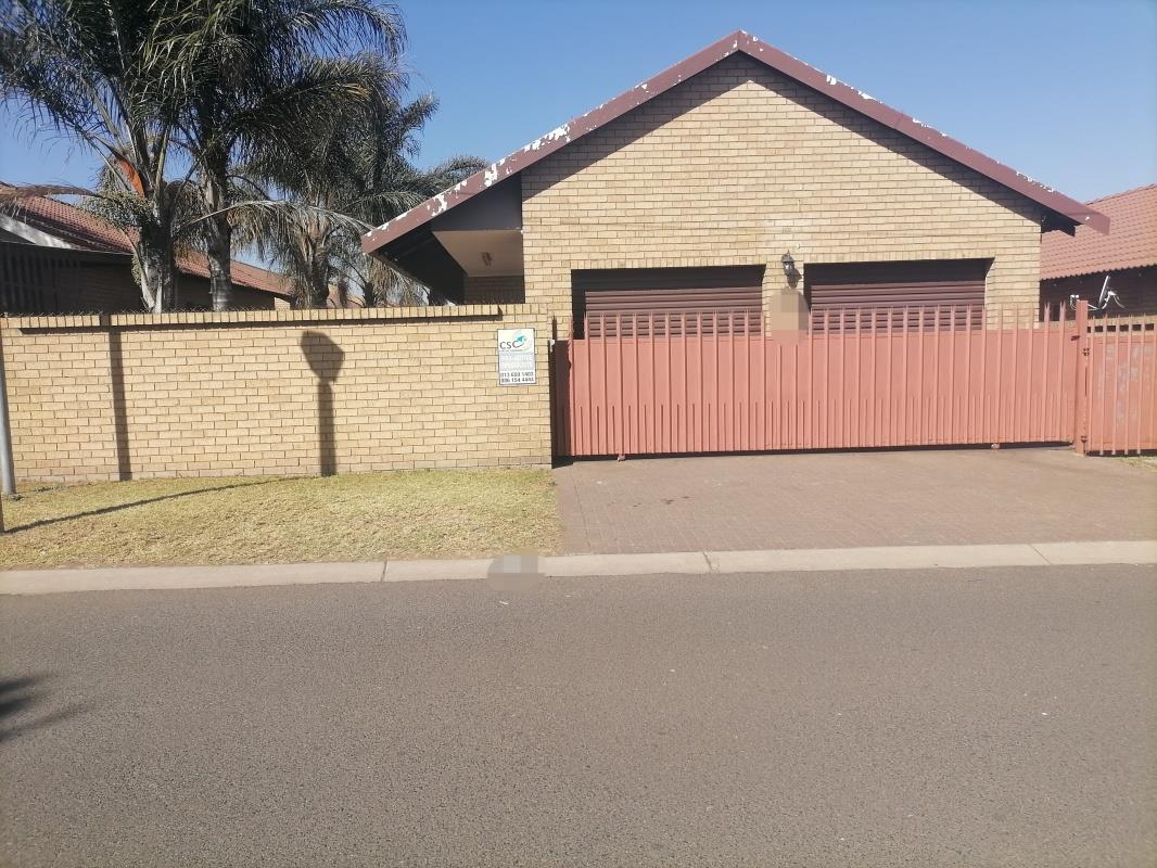 3 Bedroom Townhouse for sale in Reyno Ridge P24114714126