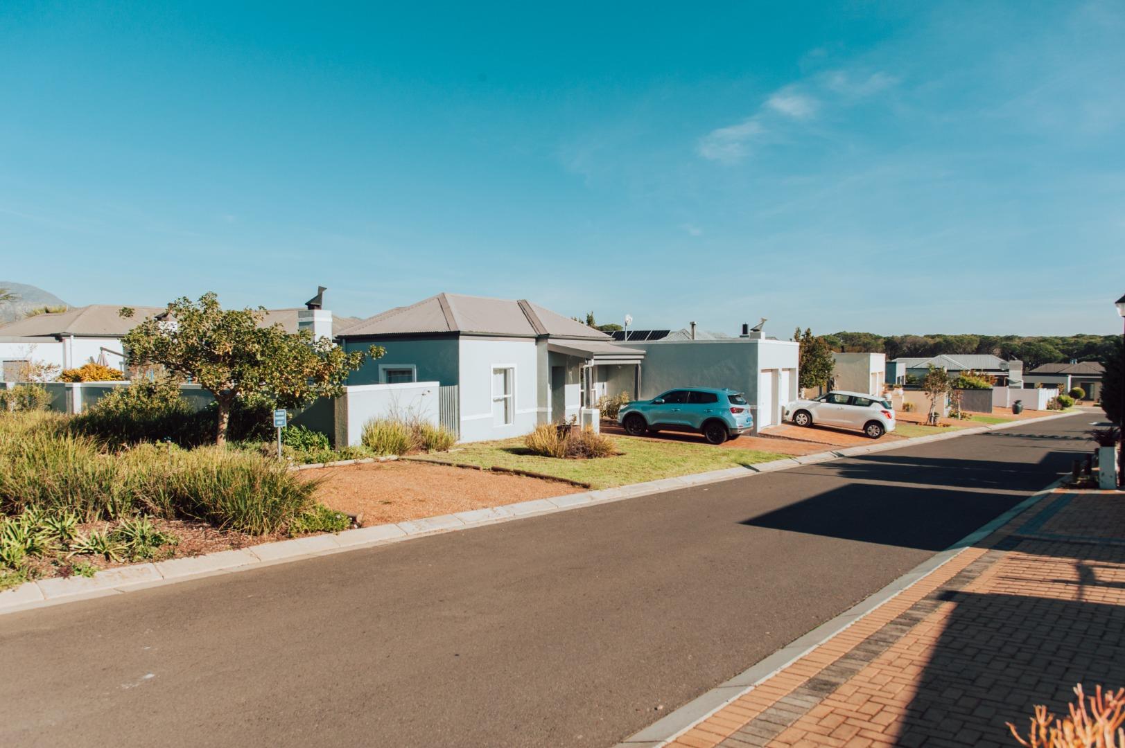 3 Bedroom House for sale in Fernwood P24114720361