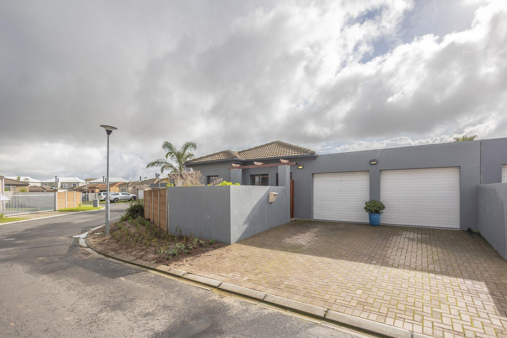 4 Bedroom House on auction in Viking Village 76 Olympus Street P24
