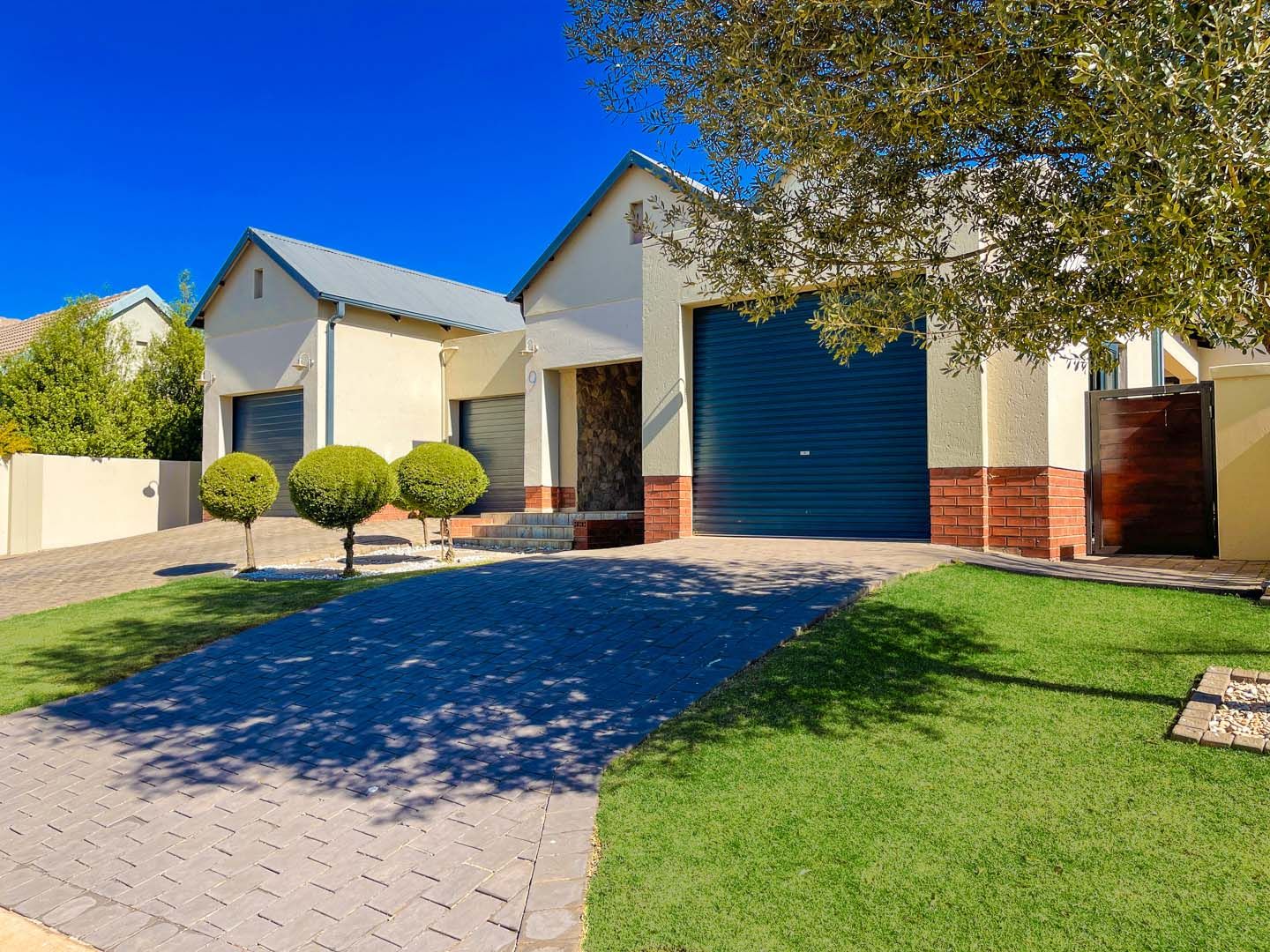 4 Bedroom House for sale in Midstream Estate P24114726420