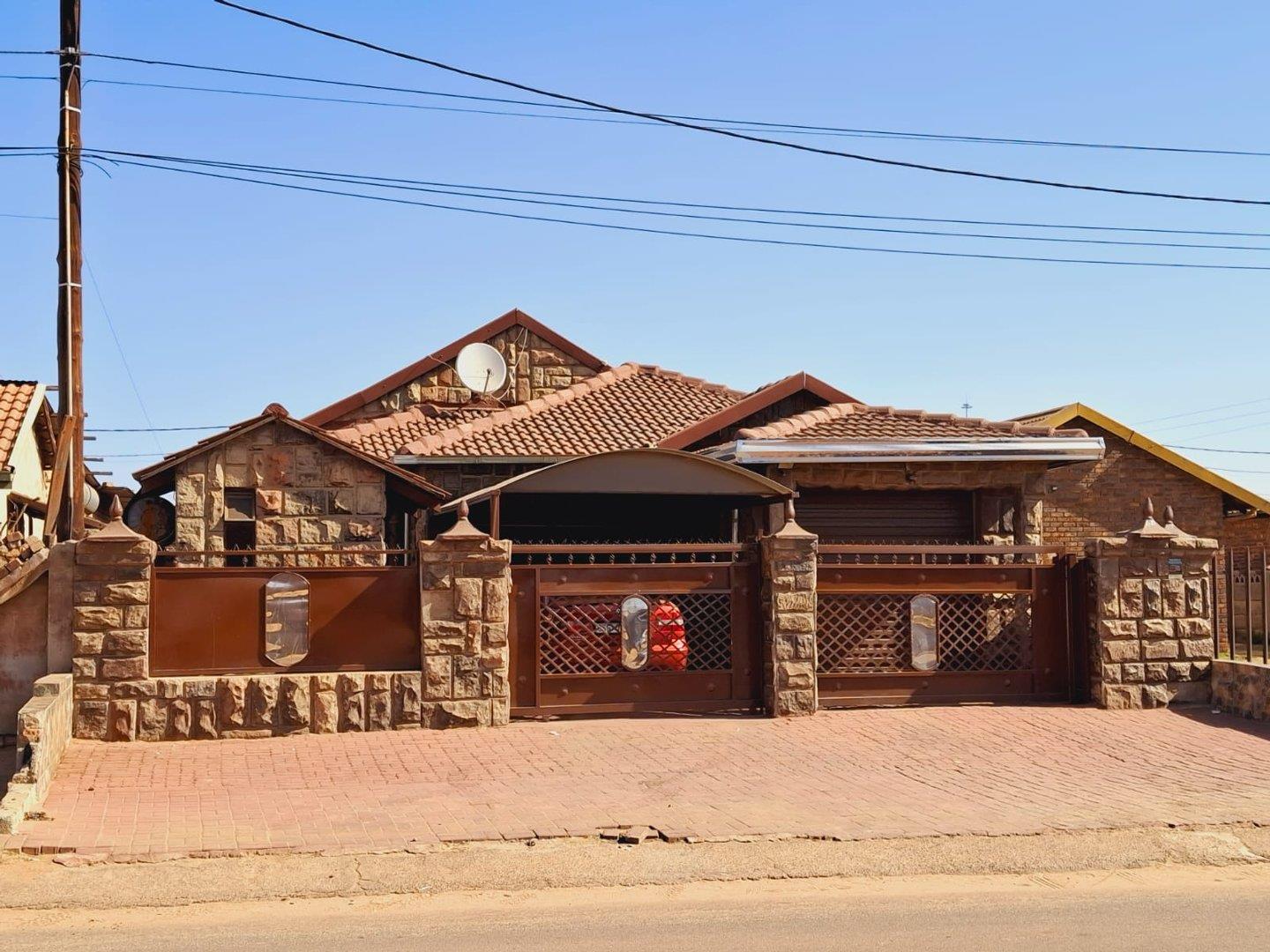 4 Bedroom House for sale in Kwaguqa Ext 4 P24114625896