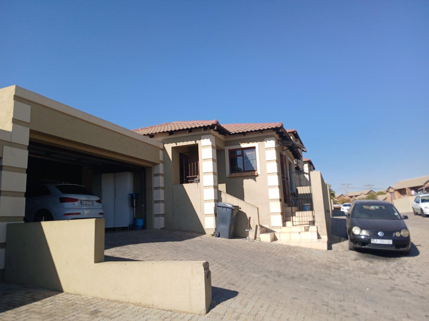 2 Bedroom House for sale in Arundo Estate P24114726941