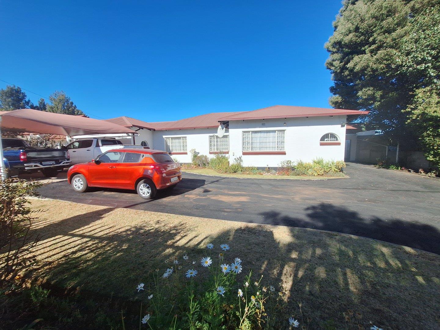 5 Bedroom House for sale in Witpoortjie P24114727098