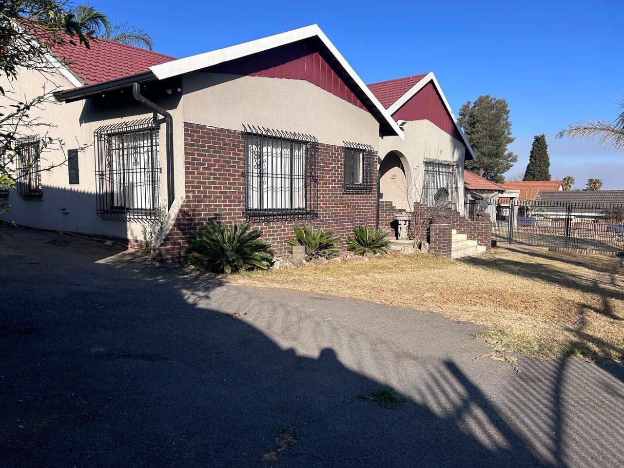 4 Bedroom House for sale in Lambton 63 Russell Road P24114729882