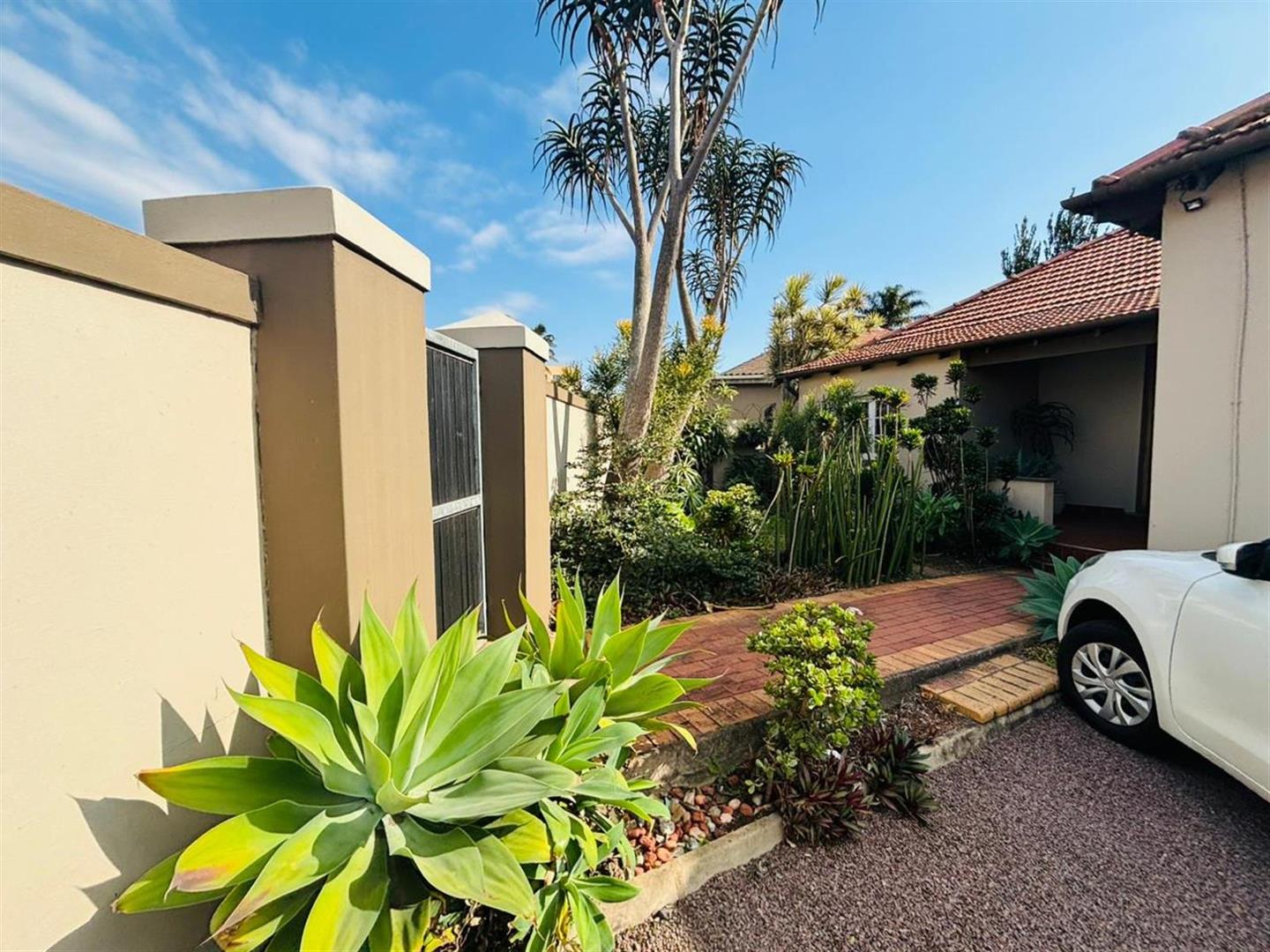 3 Bedroom House for sale in Umbilo P24114730267