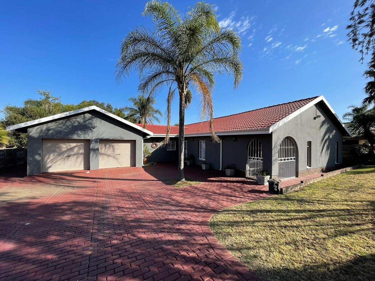 3 Bedroom House for sale in Aviary Hill P24114731477