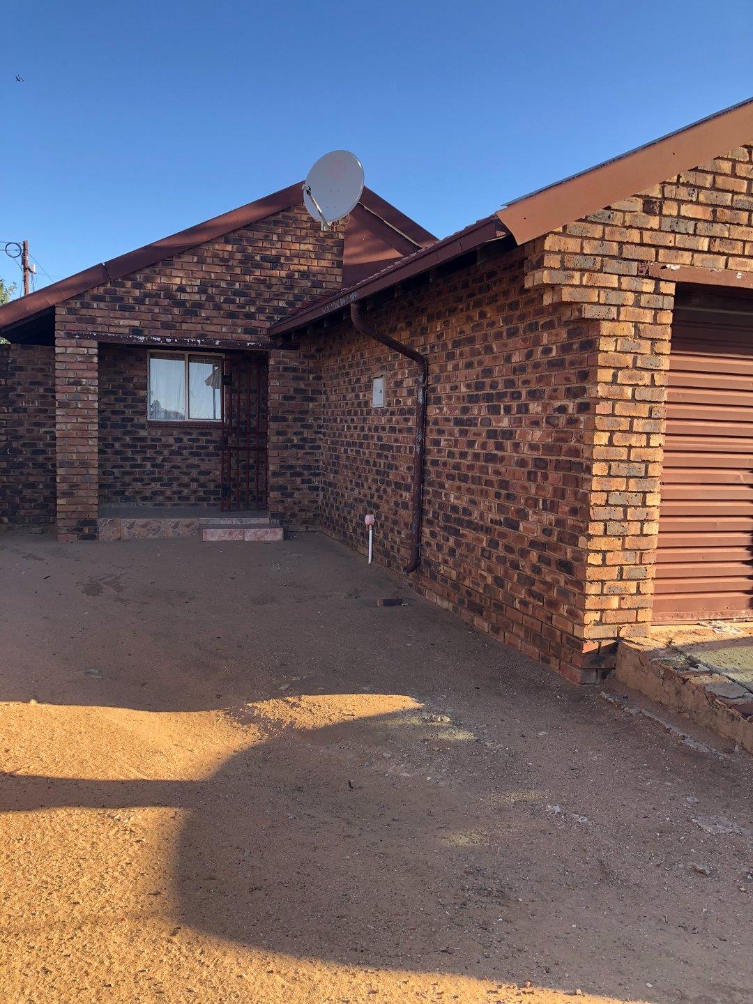 House for sale in Mmabatho Unit 10 P24114731582