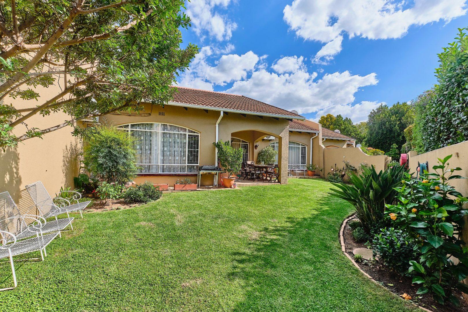 4 Bedroom Townhouse for sale in Randpark Ridge 76 Ouhout P24114272471