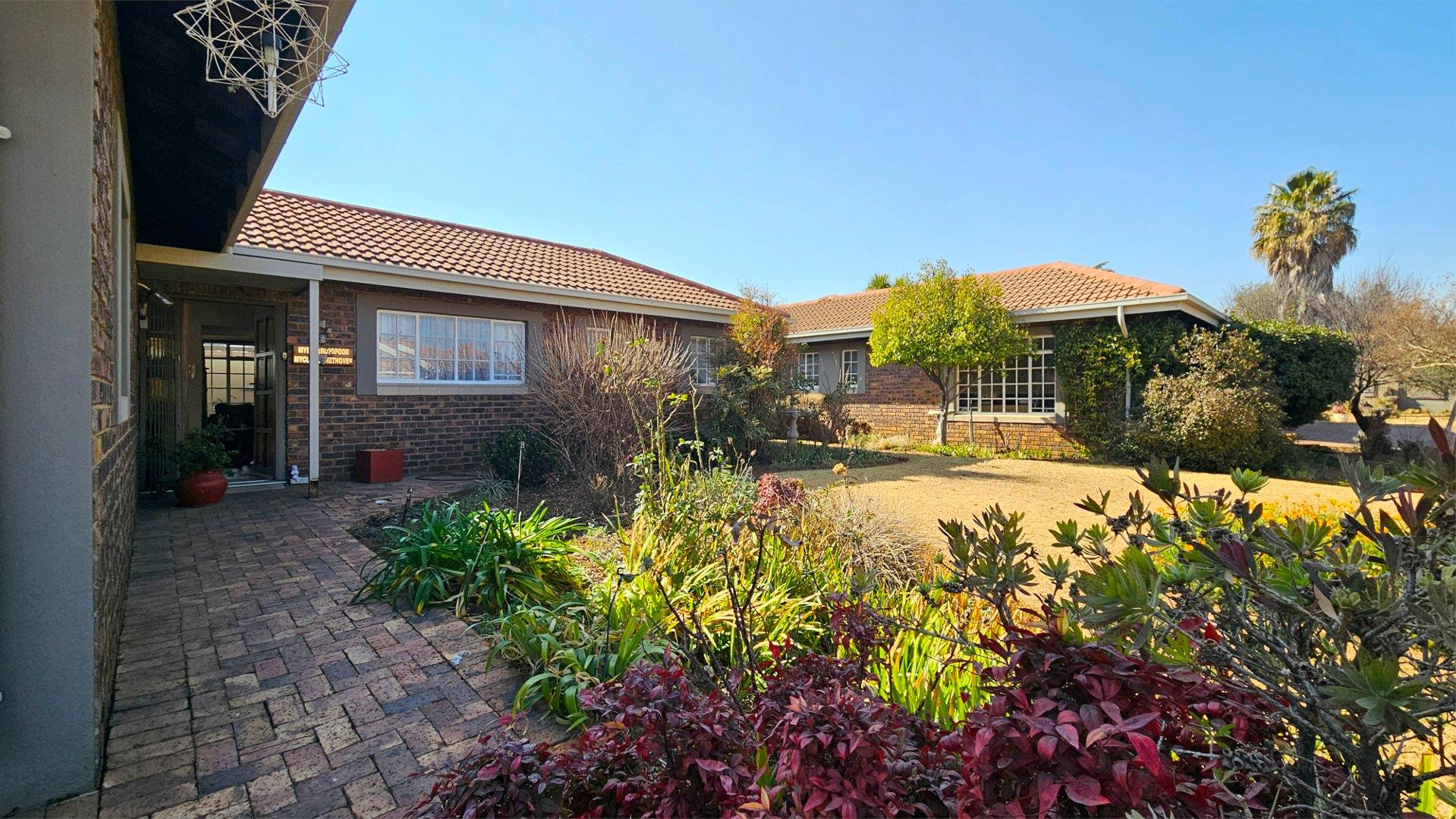 Three Rivers East Property Townhouses for sale in Three Rivers East