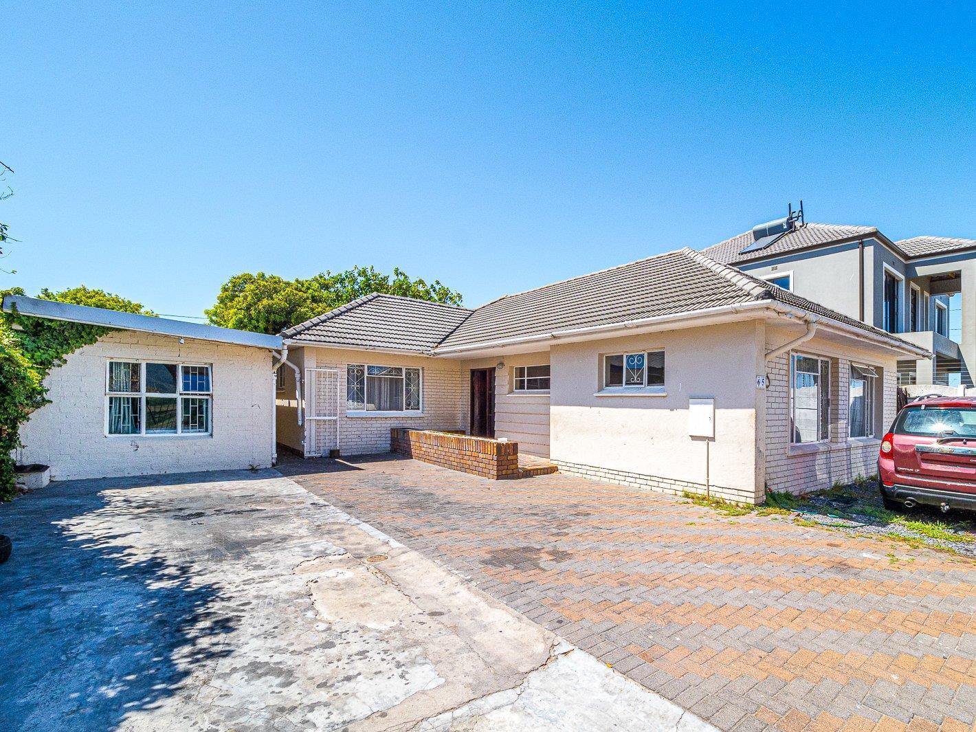 3 Bedroom House for sale in Rondebosch East P24114064576