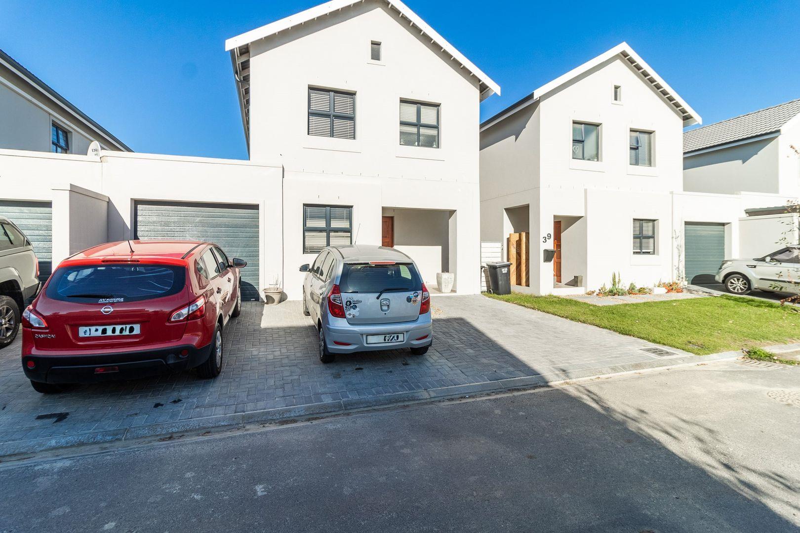 3 Bedroom Townhouse on auction in Bonnie Brae 41 Stonewood Estate, 41