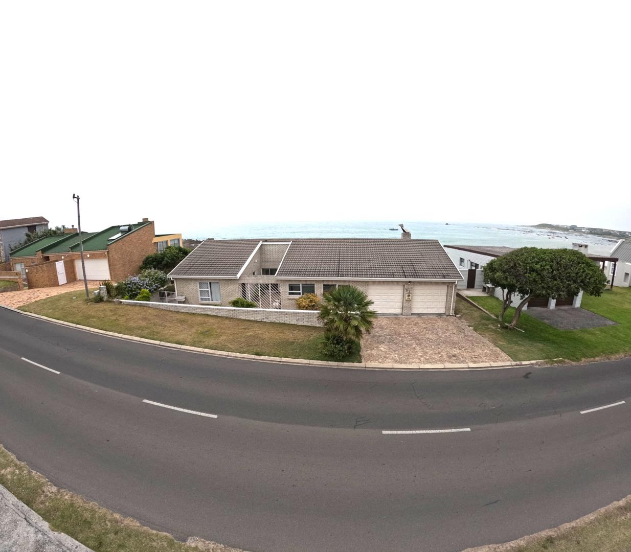 4 Bedroom House for sale in Kleinbaai 62 Van Dyk Street P24113783044