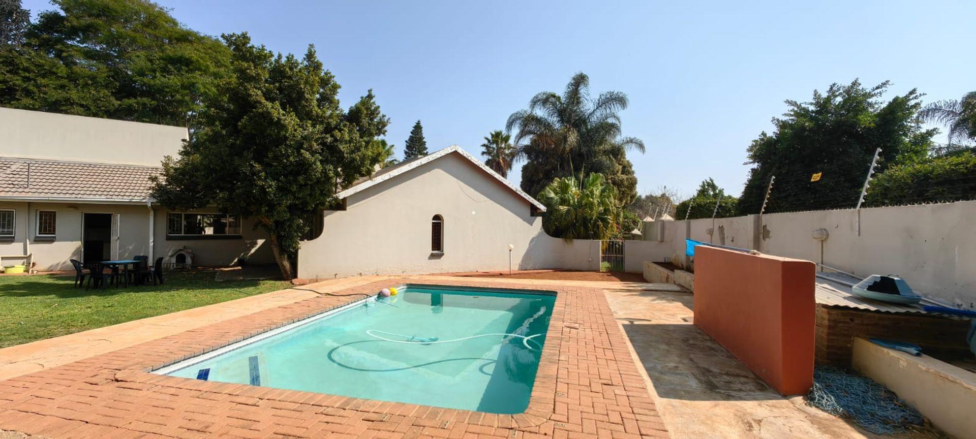 4 Bedroom House for sale in Flora Park P24114748253