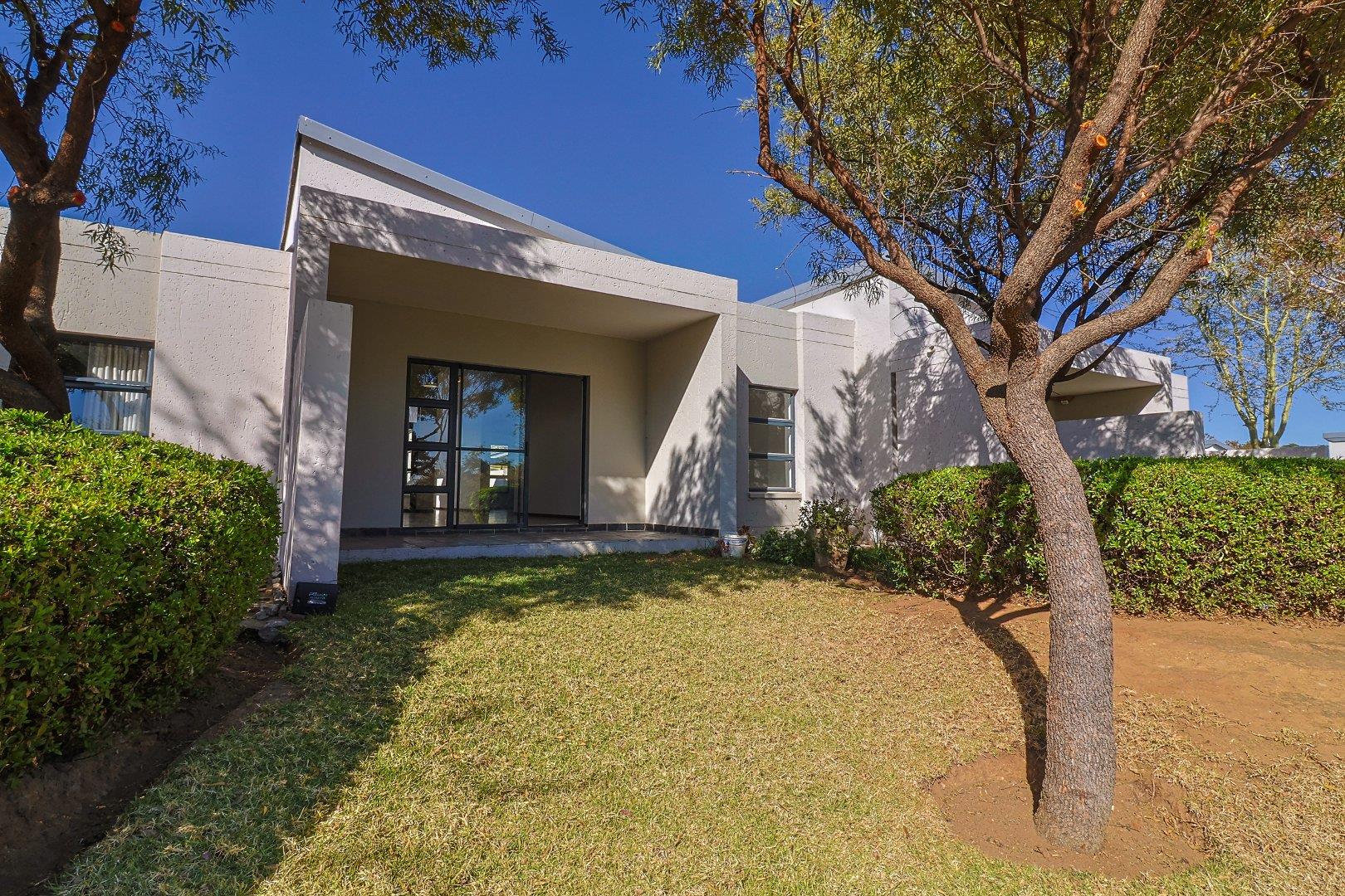 3 Bedroom Townhouse for sale in Jackal Creek Golf Estate P24114700260