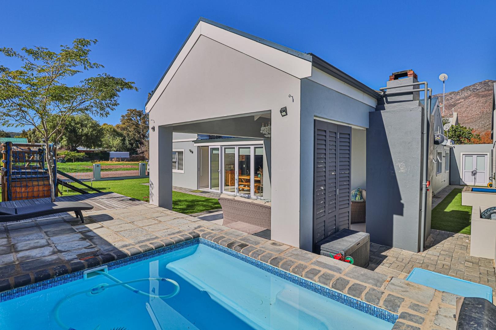 3 Bedroom House for sale in Montagu P24114690295