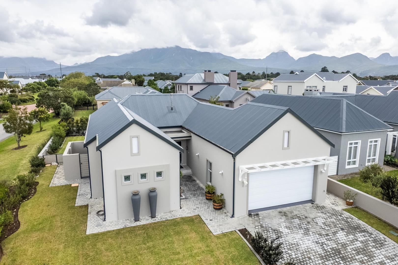 House for sale in Kraaibosch Country Estate P24114498322