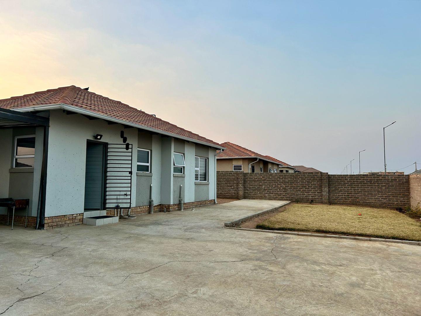 Azaadville Gardens Property Property and houses for sale in