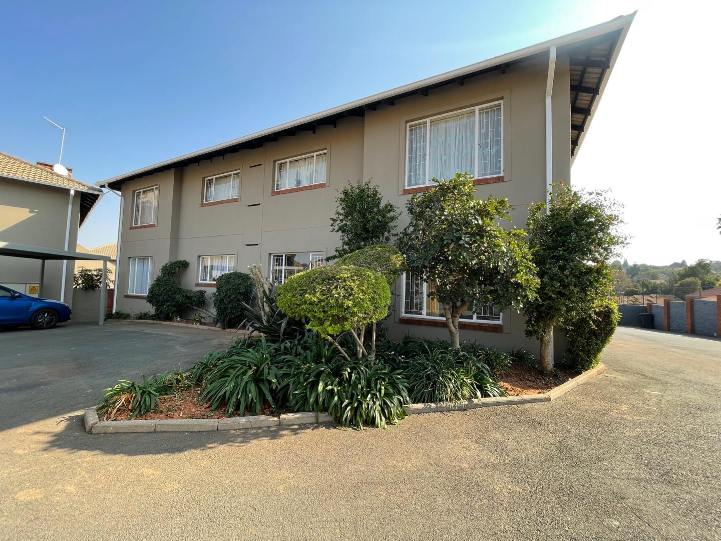 Florida Glen Property Apartments / flats for sale in Florida Glen