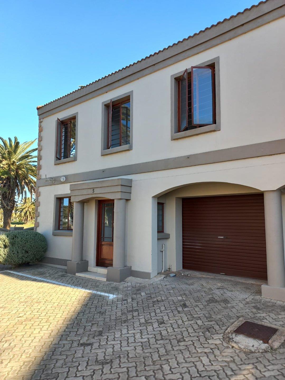 Paradise Beach, Jeffreys Bay Property Property and houses to rent in