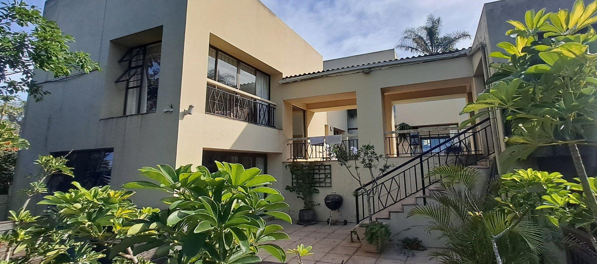 3 Bedroom House for sale in Vincent Heights P24114686079