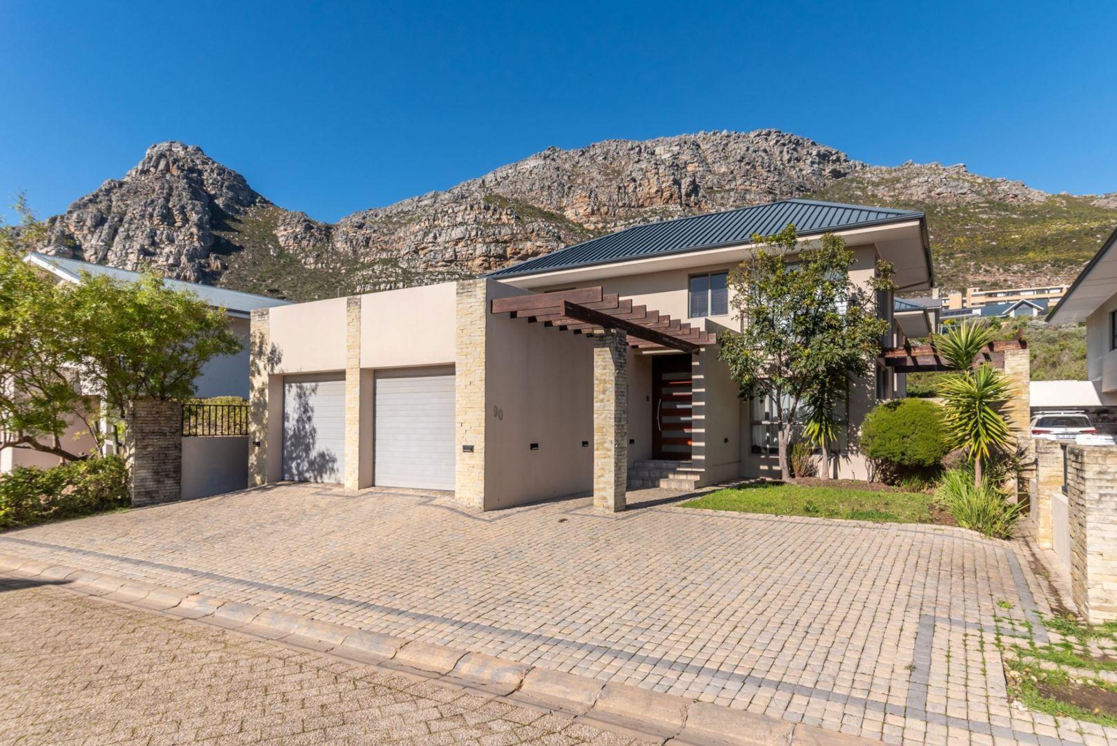 3 Bedroom House for sale in Stonehurst Mountain Estate 90