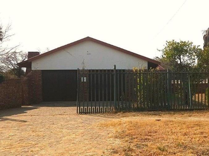 3 Bedroom House for Sale in Riebeeckstad