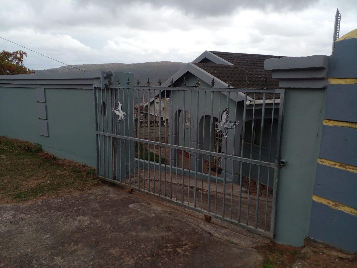 Welbedacht, Chatsworth Property Property and houses for sale in