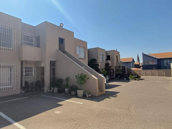 2 Bedroom Townhouse to Rent in New Redruth