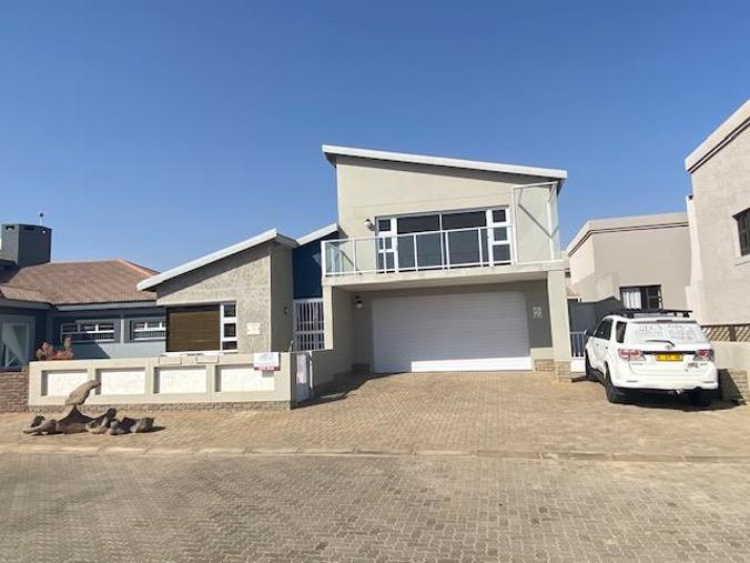 3 Bedroom House for Sale in Henties Bay Central