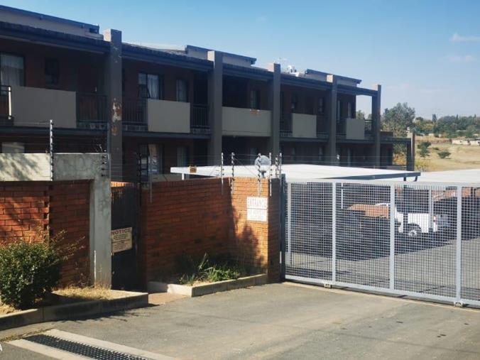 2 Bedroom Apartment / Flat to Rent in Bloubosrand