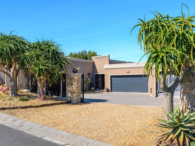 4 Bedroom House to Rent in Van Riebeeckshof