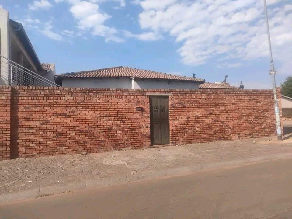 Orlando East Property Property and houses for sale in Orlando East