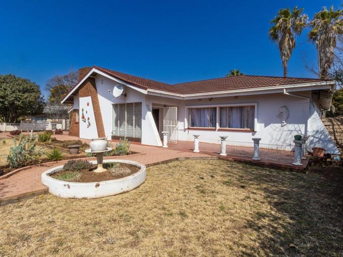 4 Bedroom House for Sale in Valhalla