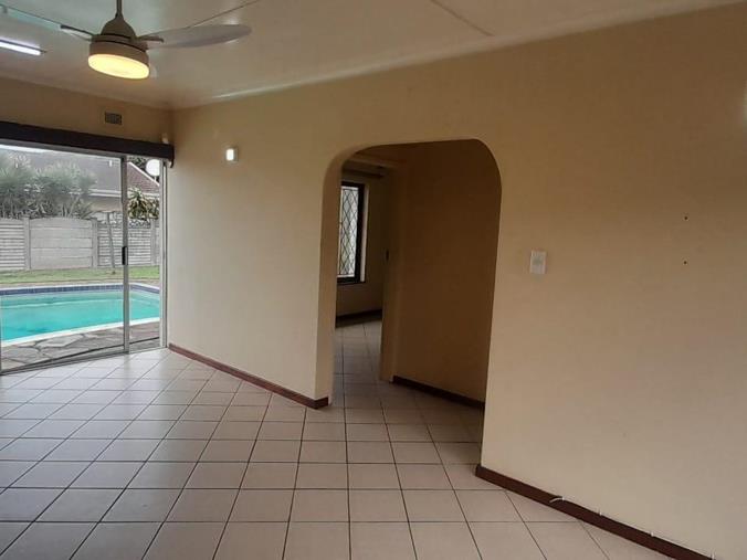 2 Bedroom House to Rent in Athlone Park