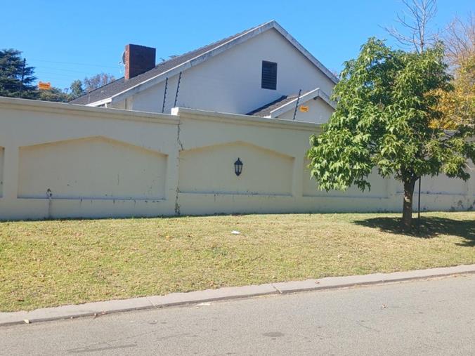 3 Bedroom House for Sale in Lombardy East