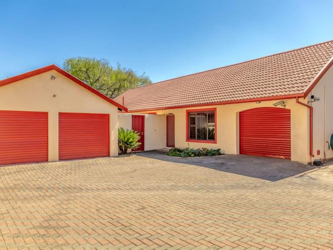 3 Bedroom House for Sale in Fontainebleau