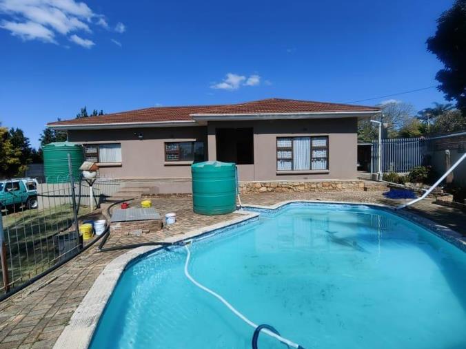 4 Bedroom House for Sale in Mosel