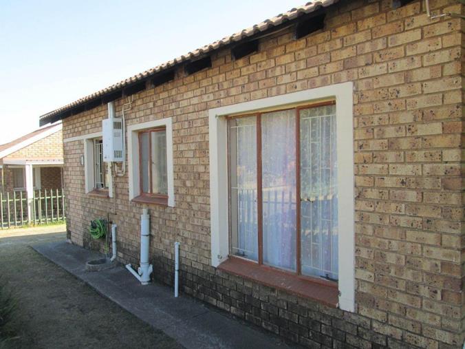 2 Bedroom House for Sale in Rhodesfield