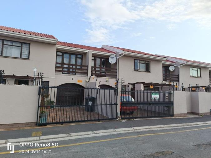 3 Bedroom Apartment / Flat for Sale in Strand Central