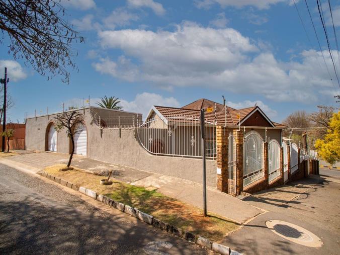 4 Bedroom House for Sale in Kensington