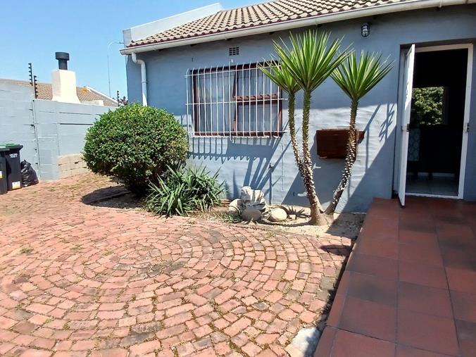 2 Bedroom House to Rent in Edgemead