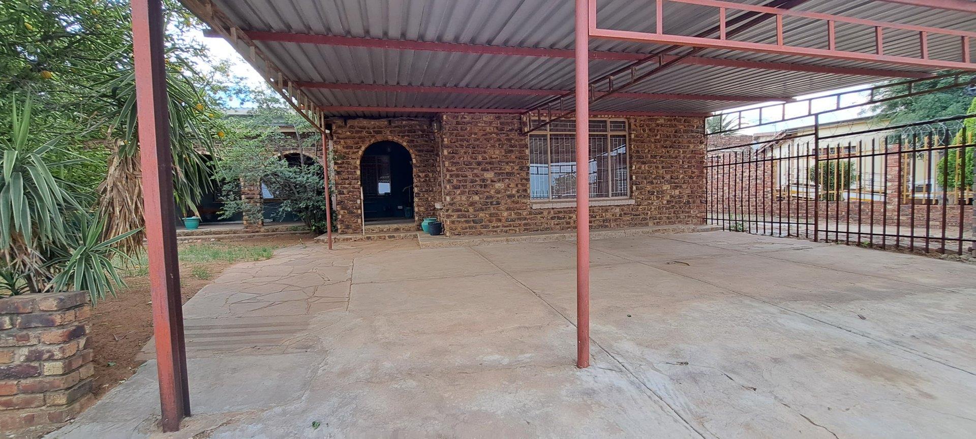 House for sale in Schweizer Reneke P24115031410