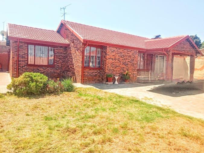3 Bedroom House for Sale in Alexandra East Bank
