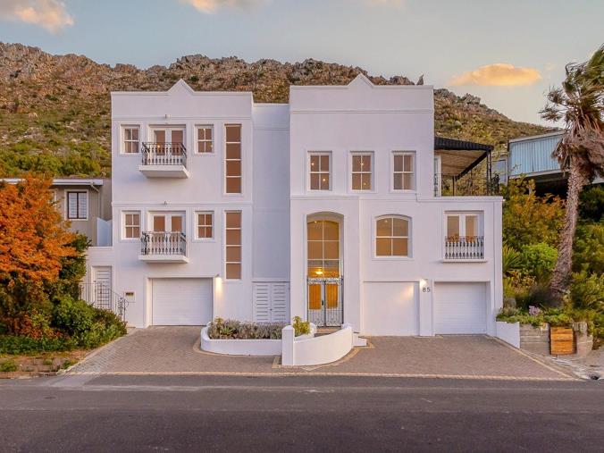 4 Bedroom House for Sale in Mountainside