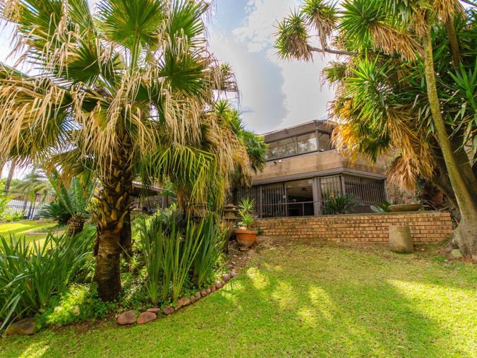 3 Bedroom Townhouse for Sale in Lynnwood Manor