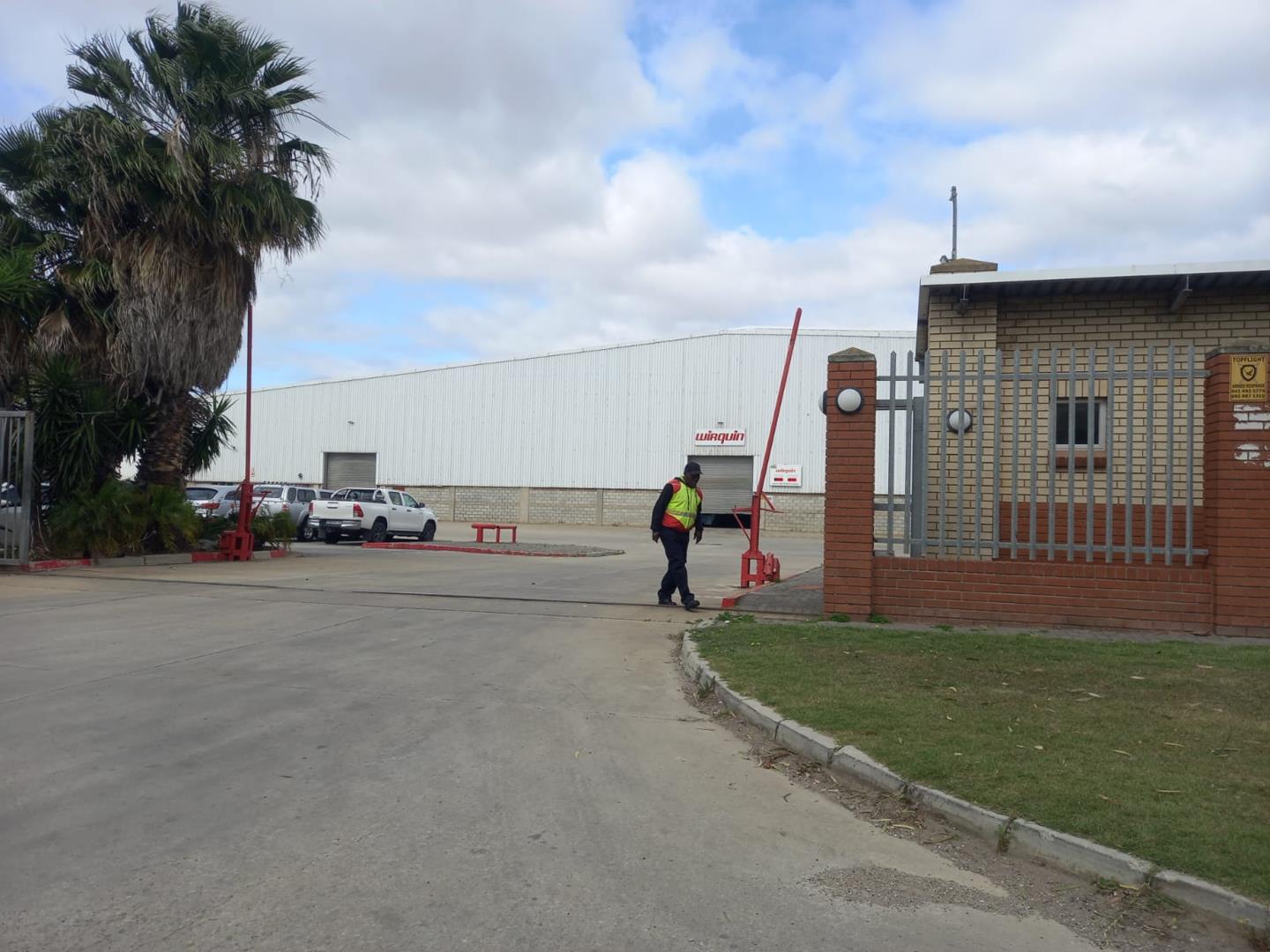 Industrial property to rent in Uitenhage Central Erf 29252 Uitenhage