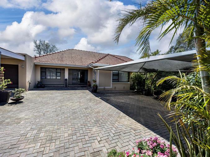 5 Bedroom House for Sale in Beacon Bay