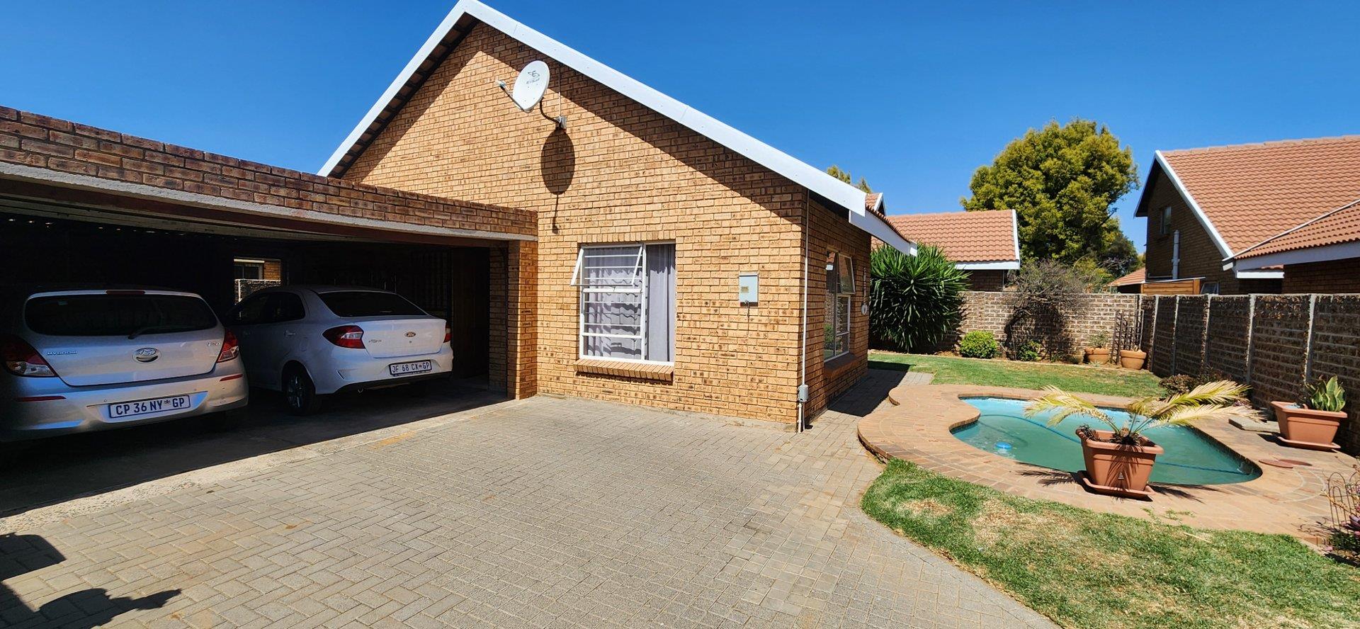 2 Bedroom House for sale in Bonaero Park 1 Louis Botha Road P24