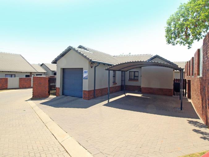 3 Bedroom Townhouse for Sale in Amberfield Valley